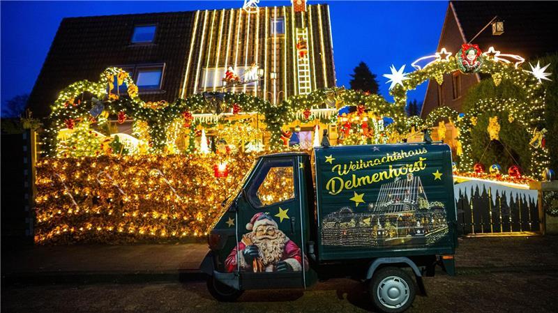 Die Lichter am Delmenhorster Weihnachtshaus gehen bis zum 6. Januar 2026 wieder jeden Nachmittag an. 