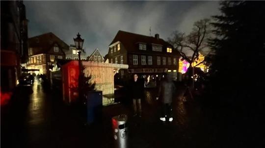 Die Lichter sind erloschen: Ein TAGEBLATT-Leser hat den verdunkelten Fischmarkt in Stade im Bild festgehalten.
