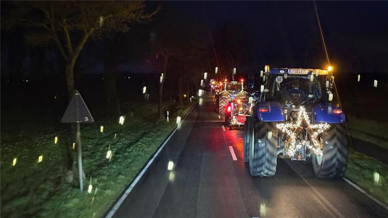 Letzte Lichterfahrt der Funken Crew: Ein Treckerfahrer berichtet Die Lichterfahrt befindet sich auf dem Weg nach Moisburg.
