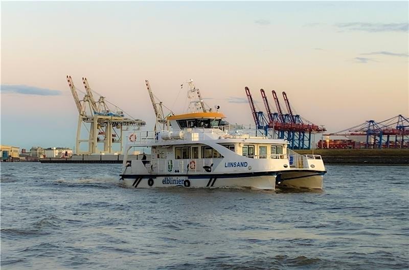 Novum im Alten Land: Elblinien entern erstmals den Lühe-Anleger Die Liinsand auf der Elbe im Hamburger Hafen. Foto: Lehmann