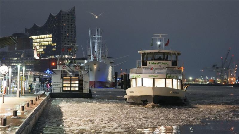 Die Linksfraktion der Bürgerschaft kritisiert die Ausfälle bei den Fähren der Hadag. (Archivbild)