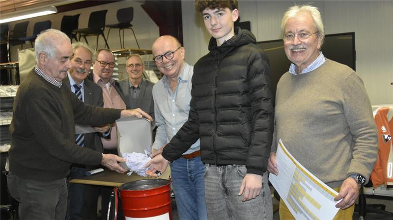 Die Lions bei der Ziehung der aktuellen Gewinner.