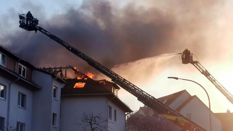 Die Löscharbeiten dauerte die gesamte Nacht über an.