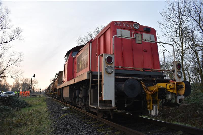 Die Lok der Deutschen Bahn AG blieb unbeschädigt. Foto: Vasel