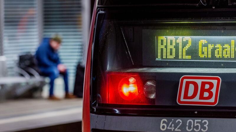 Die Lokführergewerkschaft GDL hat die Beschäftigten der Deutschen Bahn zum nächsten Streik aufgerufen - Fahrgäste müssen sich auf den längsten Streik seit vielen Jahren einstellen.