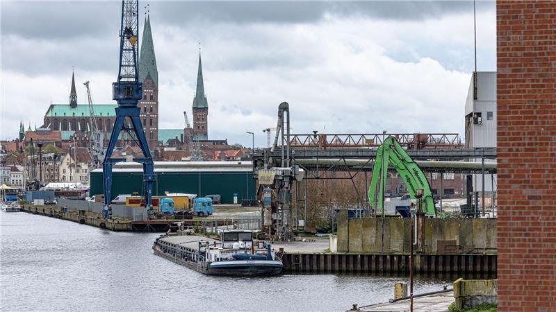 Wie der Lübecker Hafen die Zukunft gewinnen will Die Lübecker Häfen reichen bis in die Nähe der Altstadtinsel. (Archivbild)
