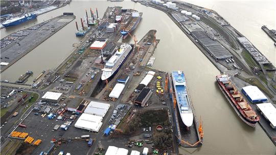 Die Lürssen-Gruppe darf bei der Lloyd Werft einsteigen. Das Bundeskartellamt hat am Donnerstag den Weg dafür geebnet. Foto: Scheer