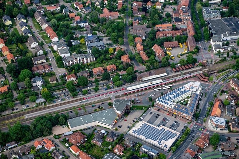 Postgebäude wird abgerissen – Spektakuläre Pläne in Buxtehude Die Luftbildaufnahme zeigt das neu zu gestaltene Areal in unmittelbarer Bahnhofsnähe. Foto: Martin Elsen
