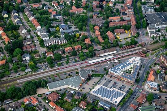 Die Luftbildaufnahme zeigt das neu zu gestaltene Areal in unmittelbarer Bahnhofsnähe. Foto: Martin Elsen