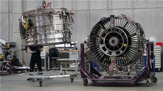 Die Lufthansa Technik steigerte im vergangenen Geschäftsjahr den Umsatz auf einen Rekordwert.