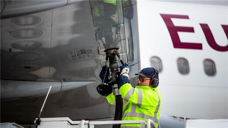 EU-Kommission will mehr Koordination in Energiekrise Die Luftverkehrsbranche warnt vor Kerosin-Knappheit. (Symbolfoto)