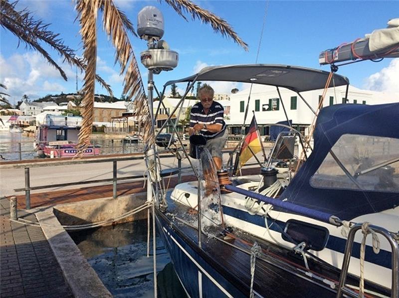 Die Luv liegt im Hafen.