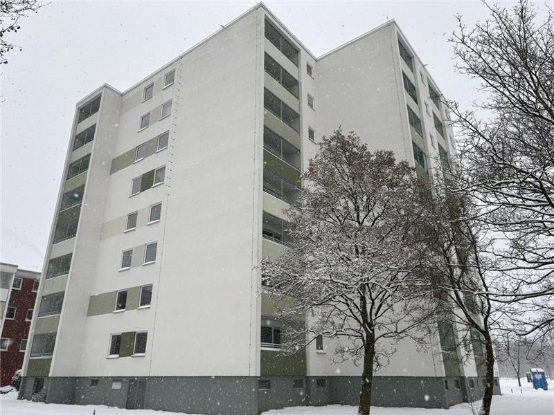 Die MMK Grundbesitz GbR aus Ahrensburg vermietet die Wohnungen im Hochhaus Grünendeicher Straße 2.