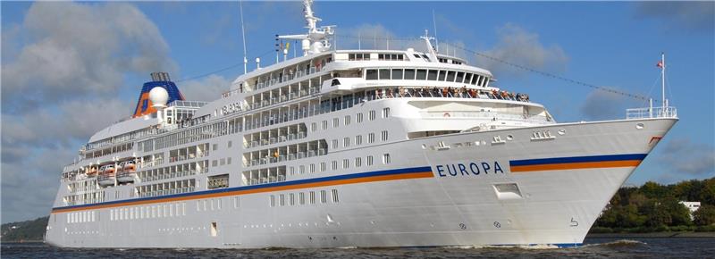 Die MS Europa bietet Platz für gut 204 Luxuskabinen : Das Kreuzfahrtschiff wird am Freitag in der Hafencity erwartet. Foto Hasenpusch
