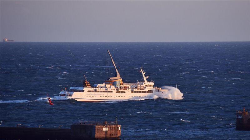 Die MS "Helgoland" wird am Dienstag im Hafen bleiben.