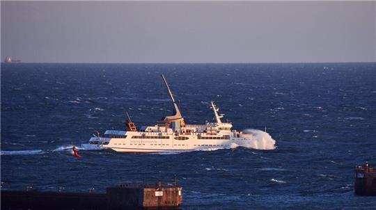 Die MS "Helgoland" wird am Dienstag im Hafen bleiben.