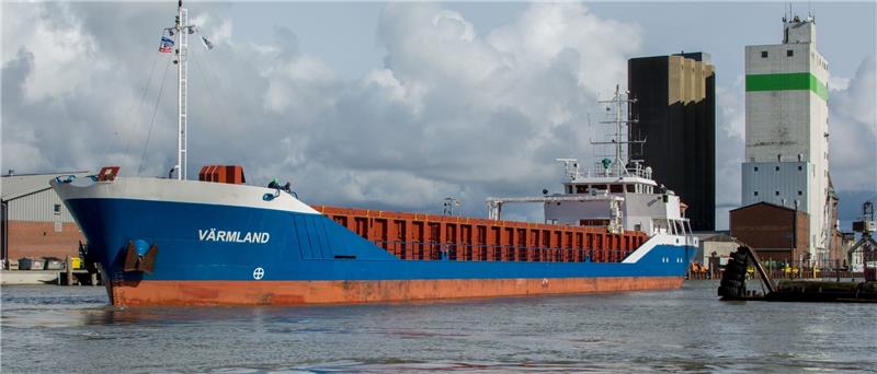 Die MS Vaermland g ehört mit über 3000 Tonnen zu den großen Schiffen der Meyer Shipping GmbH. Sie ist 90 Meter lang und 12,5 Meter breit.