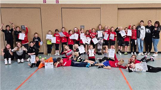 Die Mädchen und Jungen wurden in sechs Nationalteams eingeteilt.
