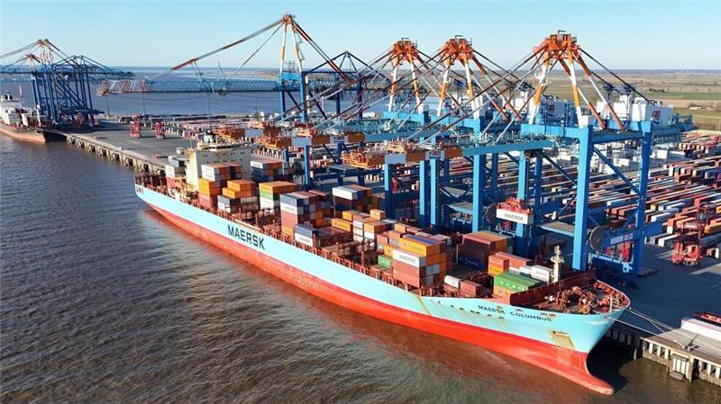 Die „Maersk Columbus“ hat in Bremerhaven festgemacht.