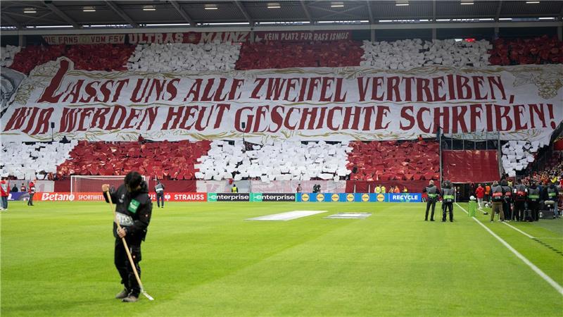 Die Mainzer Fans gaben ihr Motto für die Partie vor.