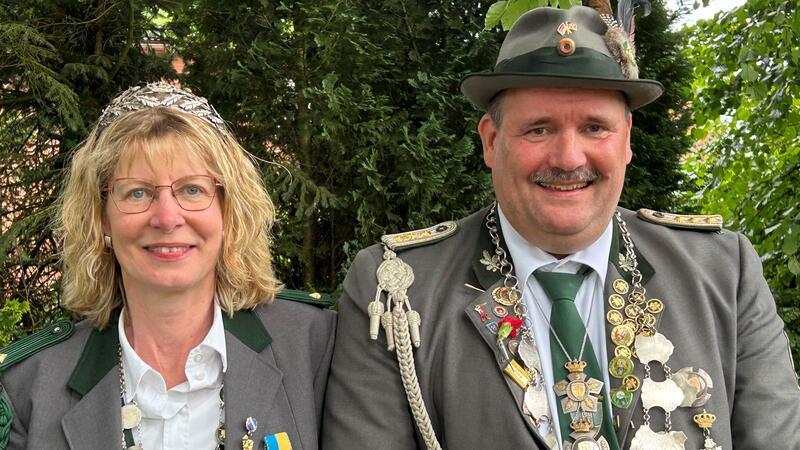 Die Majestäten Anja Lütjen und Sven Thieße führen die Himmelpfortener ins Jubiläumsjahr.