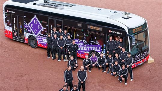 Die Mannschaft des HEBC wird mit dem verzierten Linienbus zum Pokalspiel gegen Borussia Dortmund anreisen. (Archivbild)