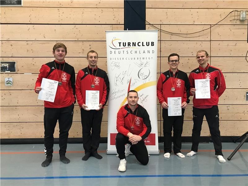 TuS Jork turnt zurück in die Landesliga Die Mannschaft des TuS Jork (von links): Jannis Tiedemann, Lars Pätow, Patrick Bär, Janik de Brabandt und Finn Clostermann. Foto: Verein