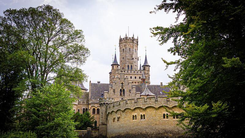 Gastronomie auf Schloss Marienburg öffnet an Wochenenden Die Marienburg ist derzeit nur von außen zu bewundern.
