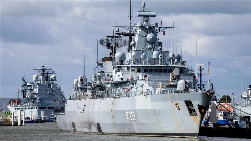 Die Marine will stärker mit Unternehmen und Wissenschaftlern zusammenarbeiten. Das Foto zeigt Schiffe im Marinestützpunkt Kiel.