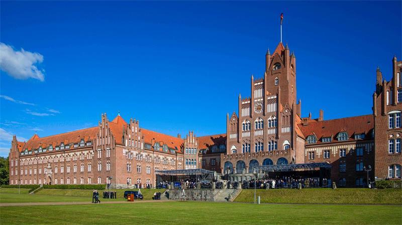 Die Marineschule Mürwik nimmt Hamburgs Zweite Bürgermeisterin Katharina Fegenbank (Grüne) für eine Übungswoche auf. (Archivbild)