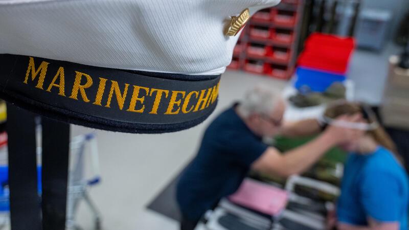 Die Marinetechnikschule (MTS) in Parow bei Stralsund bildet Techniker der Seestreitkräfte aus. Dabei werden die Soldaten etwa an Motoren, Geschützen und sonstiger Schiffstechnik geschult.