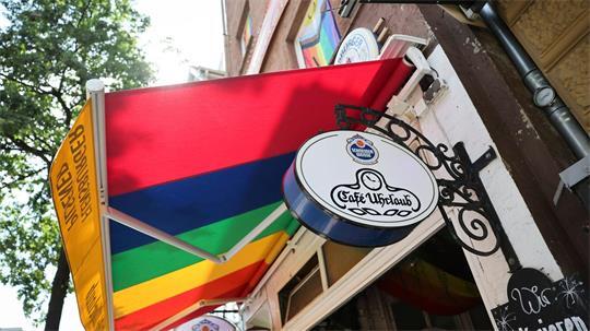 Die Markise des Cafés sorgte in der Vergangenheit für Hass.