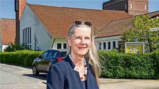 Die Martin-Luther-Kirche in Wulsdorf steht zum Verkauf: Die Wulsdorfer Gemeinde ist auf den Erlös für die Kirche samt Gemeindehaus an der Blumenthaler Straße angewiesen, um damit ein neues Gemeindehaus am Jedutenberg bauen zu können, erklärt Kirchenvorsteherin Annegret Warnecke.