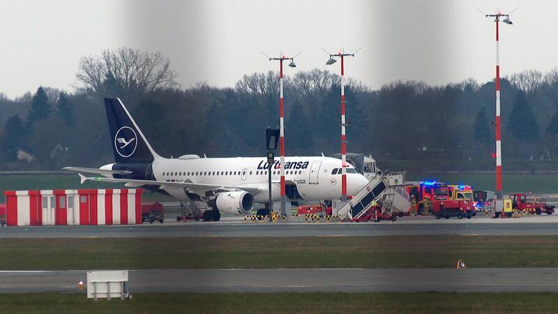 Kaffeemaschine sorgt für ungeplante Landung Die Maschine der Lufthansa auf dem Weg nach Göteborg musste aufgrund einer rauchenden Kaffeemaschine ihre Reise in Hamburg beenden.