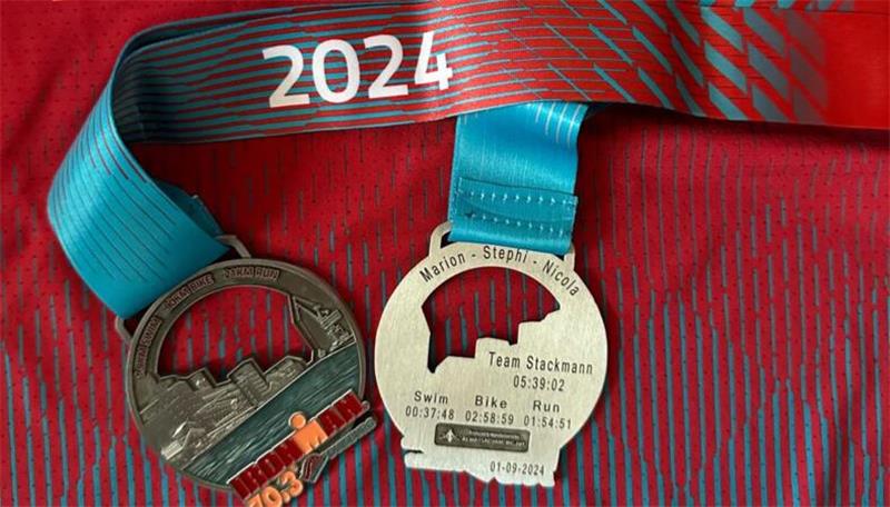 Buxtehuderin nimmt 70 Kilo ab und jubelt beim Ironman Die Medaille vom Ironman-Wettkampf für das Buxtehuder Team Stackmann.