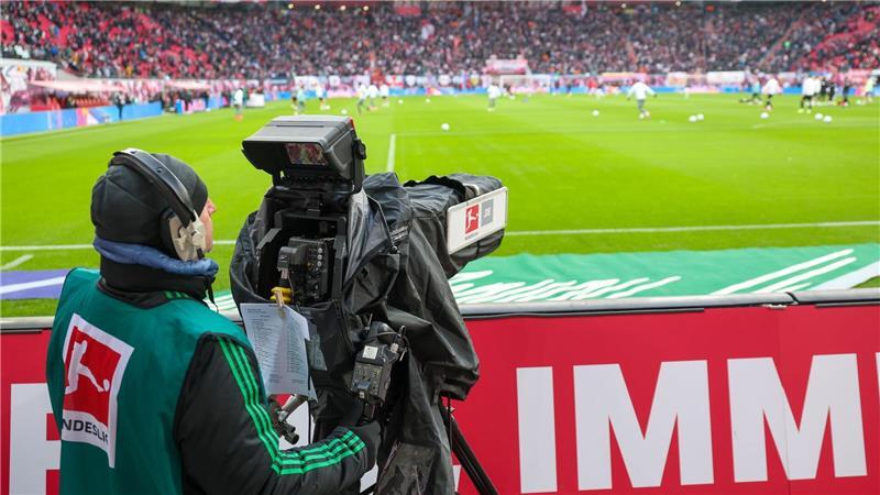 Die Medienerlöse in 1. und 2. Fußball-Bundesliga richten sich auch nach den Leistungen der Proficlubs. (Archivbild)