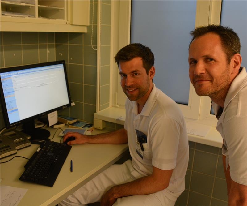 Die Mediziner : Dr. Daniel Decker mit seinem Assistenten Felix Alexander Moreth.
