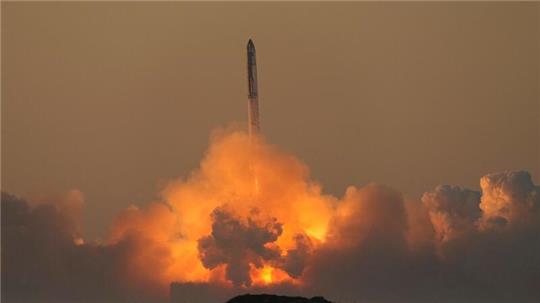 Die Mega-Rakete „Starship“ von SpaceX startet zu ihrem zweiten Testflug. Der Test konnte allerdings erneut nicht abgeschlossen werden.
