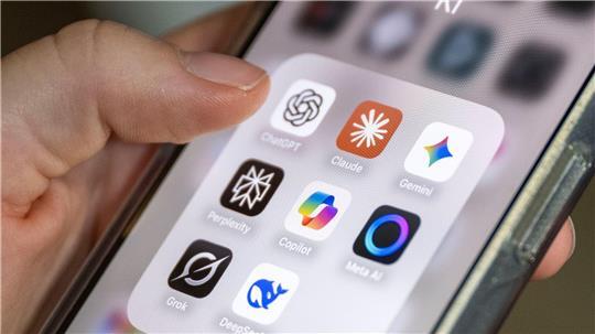 Die Mehrheit der Menschen in Deutschland benutzt mehr oder weniger regelmäßig Anwendungen der Künstlichen Intelligenz. (Symbolbild)