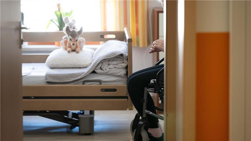 Die Mehrheit der Menschen in Schleswig-Holstein ist mit der Pflegesituation unzufrieden und erwartet weitere Verschlechterungen. (Symbolbild)