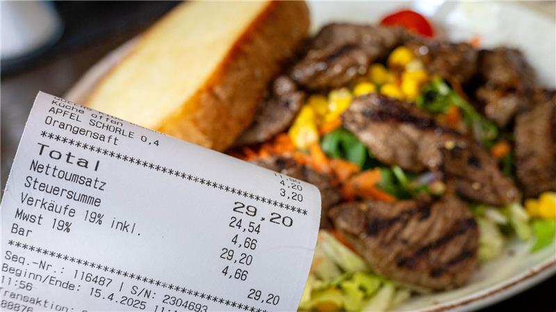 Die Mehrwertsteuer auf Speisen in der Gastronomie ist zum Jahreswechsel gesunken. (Symbolbild)