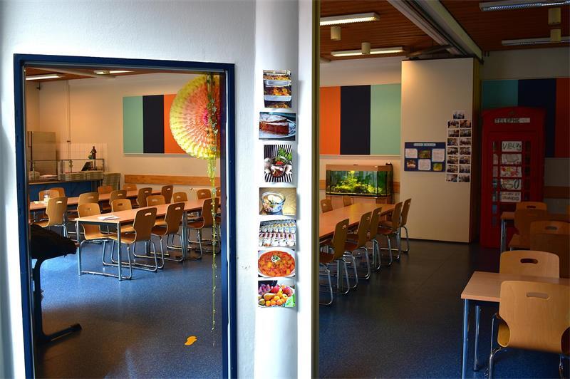 Teamarbeit für gesundes Essen: Sie ernten für die Geestlandschüler Die Mensa der Geestlandschule. Auf dem Weg zur Essensausgabe (links) soll Schülern mit diesen Bildern das Essen schon mal schmackhaft gemacht werden.