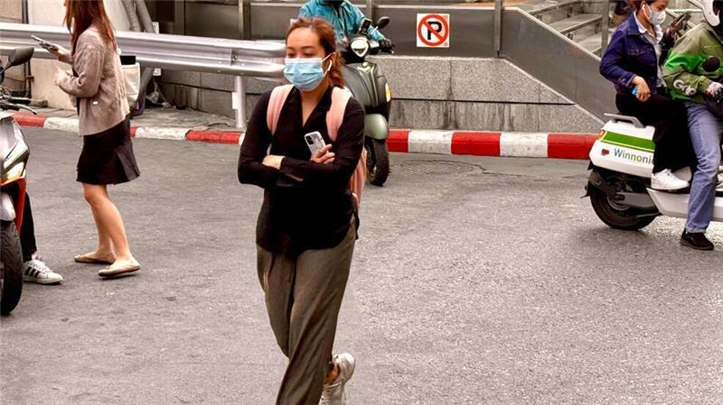 Thais in Pullover und Wolljacke: „Kältewelle“ in Bangkok Die Menschen in Bangkok fröstelt es bei den ungewohnt niedrigen Werten. (Foto aktuell)