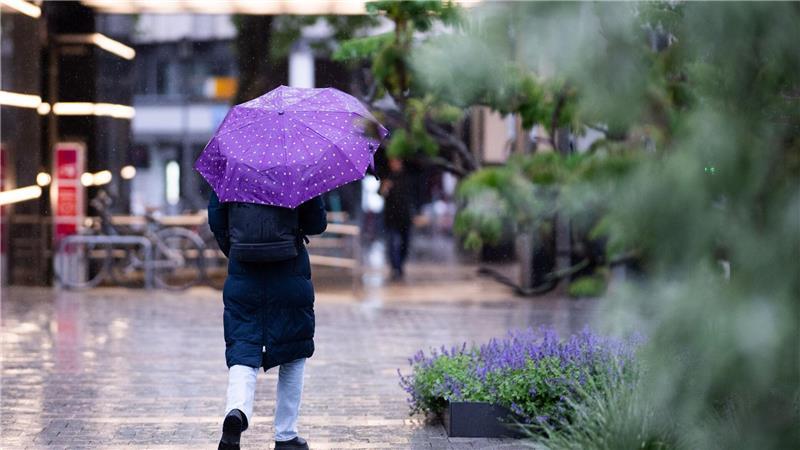 Mehr Regen als üblich – Wetter in Niedersachsen bleibt trüb Die Menschen in Niedersachsen sollten in den nächsten Tagen ihre Regenschirme herausholen.