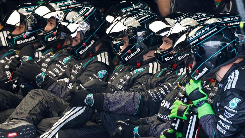 Die Mercedes-Crew hätte wohl gern auf die Zwangspause verzichtet.