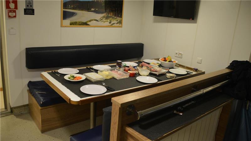Die Messe auf der „Iris“. Wenn gearbeitet wird, muss das Essen warten.
