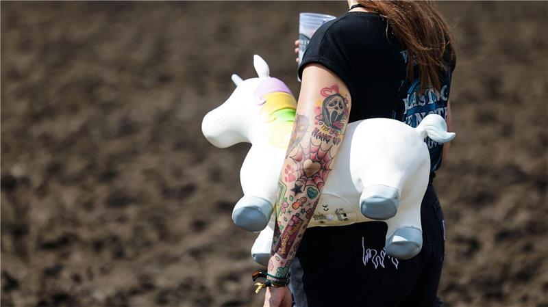 Endspurt für Schlammfestival in Wacken Die Metalfans hatten offenbar Spaß.