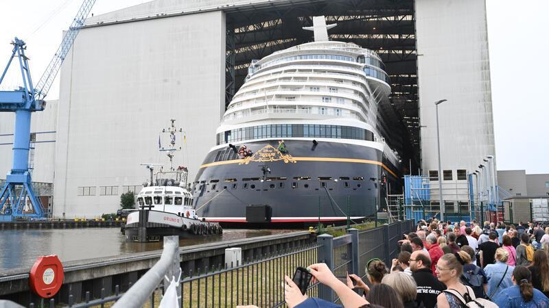 Die Meyer Werft ist für riesige Kreuzfahrtschiffe bekannt - steckt derzeit aber in der schwersten Krise ihrer Geschichte. (Archivbild)