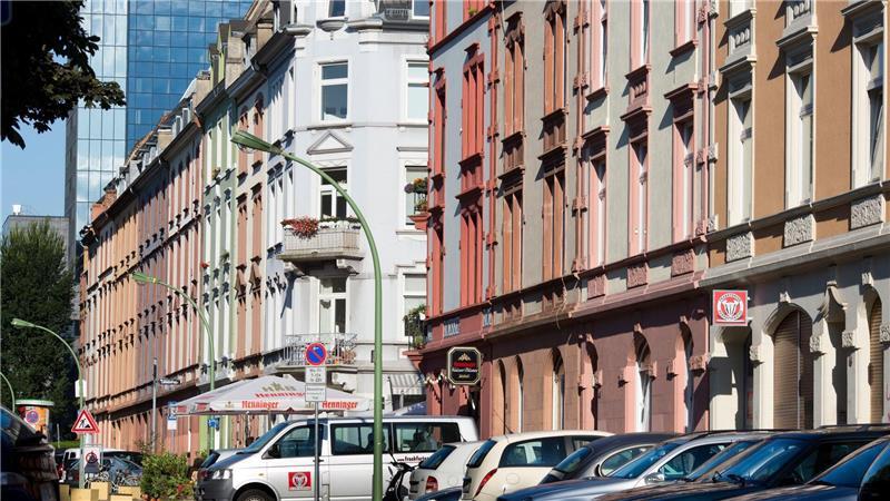 Hohe Mieten in Großstädten verschärfen Ringen um Fachkräfte Die Mieten in Großstädten wie Frankfurt sind stark gestiegen und belasten Verbraucher. (Archivbild)