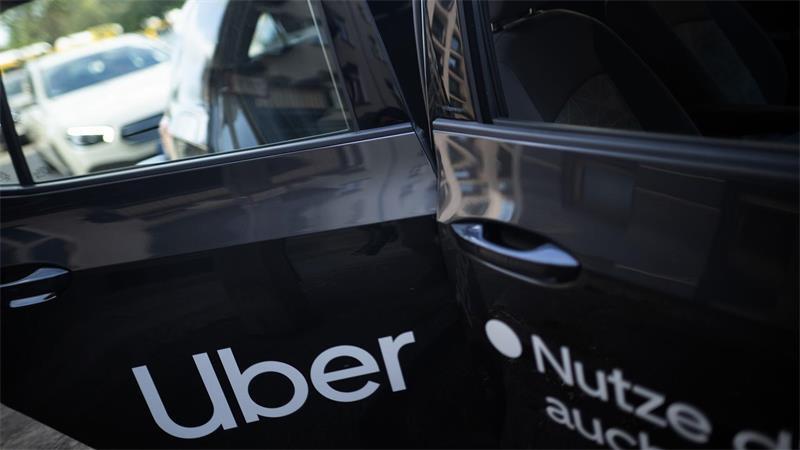 Taxifahren - eine Frage des Preises? Die Mietwagenplattformen können sich bei der Preisgestaltung ganz nach der Nachfrage richten. (Archivbild)